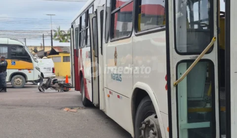 Motociclista fica ferido após colidir com ônibus na zona norte de Manaus