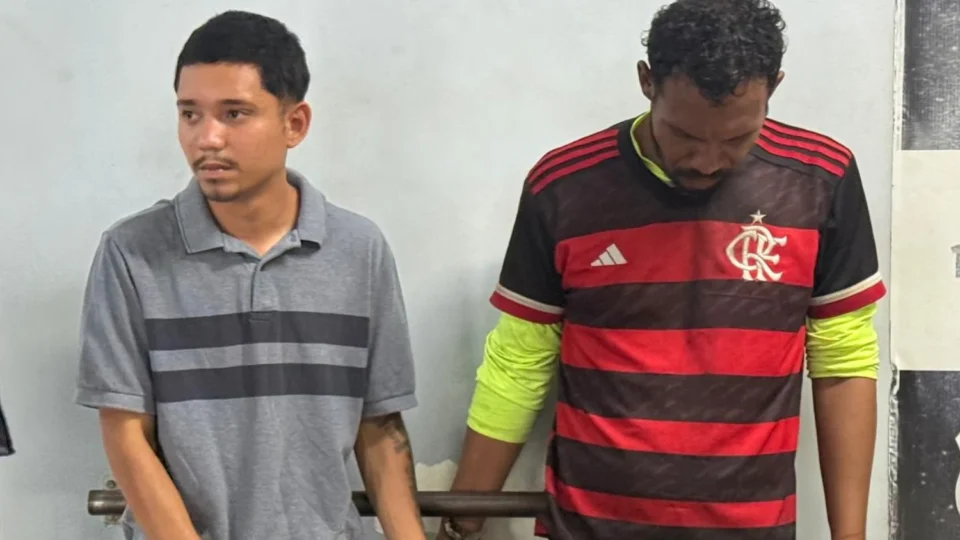 Suspeito afirma ter sido chamado para assumir posse de celular roubado após abordagem da PM em Manaus