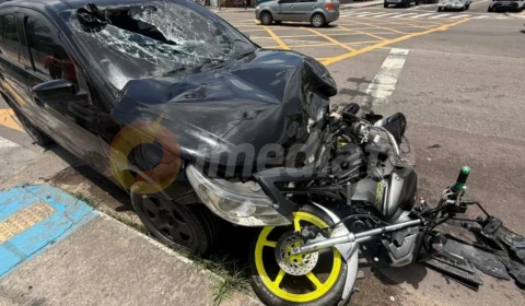 Vídeo: Motorista avança sinal vermelho e provoca grave acidente com cinco feridos no bairro Crespo em Manaus