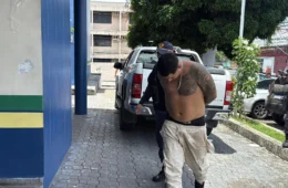 Vídeo: Bandido é preso com diversas trouxinhas de droga e fazia delivery no Centro de Manaus
