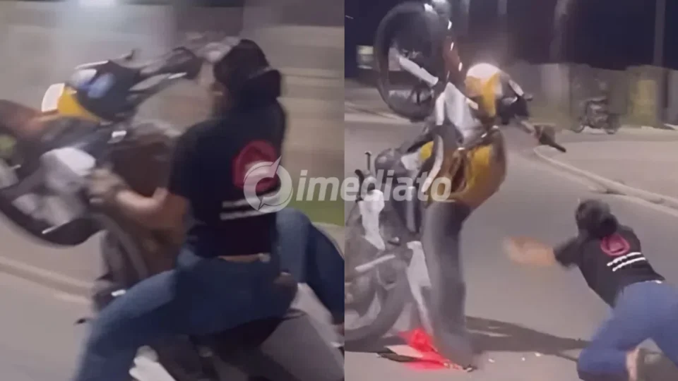VÍDEO: Mulher cai de rosto no asfalto após perder o controle ao tentar dar ‘grau’ em motocicleta