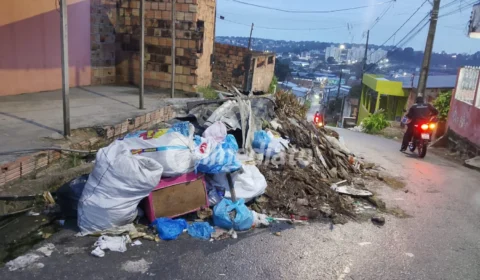 Moradores denunciam lixeira viciada e cobram providências na Rua Rio Manacapuru, no bairro Nova Conquista