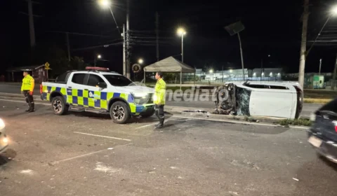Motorista embriagado provoca acidente violento e destrói barraca na Avenida 7 de Maio, em Manaus