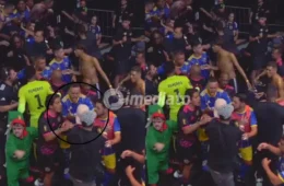 VÍDEO: Confusão entre cabines de Dendele FC e Podpah Funkbol marca estreia do novo split da Kings League Brazil