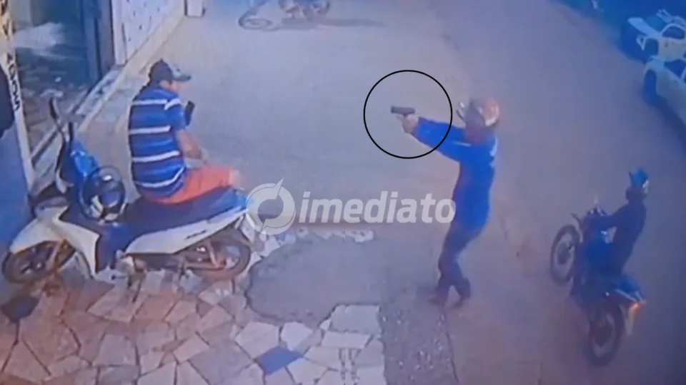 VÍDEO: Empresário é executado a tiros por criminosos em frente a hotel no interior do Amazonas