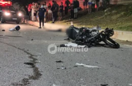 Motociclista morre após colisão com carreta e criança fica em estado grave na AM-010