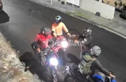 VÍDEO: Motociclista tem moto roubada durante assalto à mão armada no bairro Cidade Nova, em Manaus