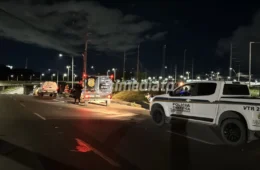 Mulher morre após perder o controle da moto em curva e filha fica ferida na Avenida Torquato Tapajós, em Manaus