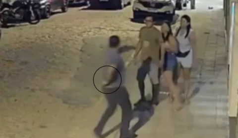 VÍDEO: Homem tenta assaltar vítimas com ‘arma de dedo’ e acaba sendo agredido pelas vítimas