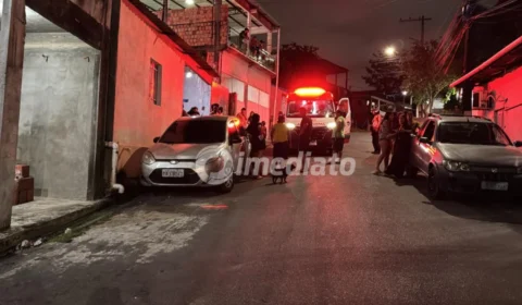 Motociclista colide contra muro após ser atingido por carro no bairro São José 3; motorista fugiu sem prestar socorro 