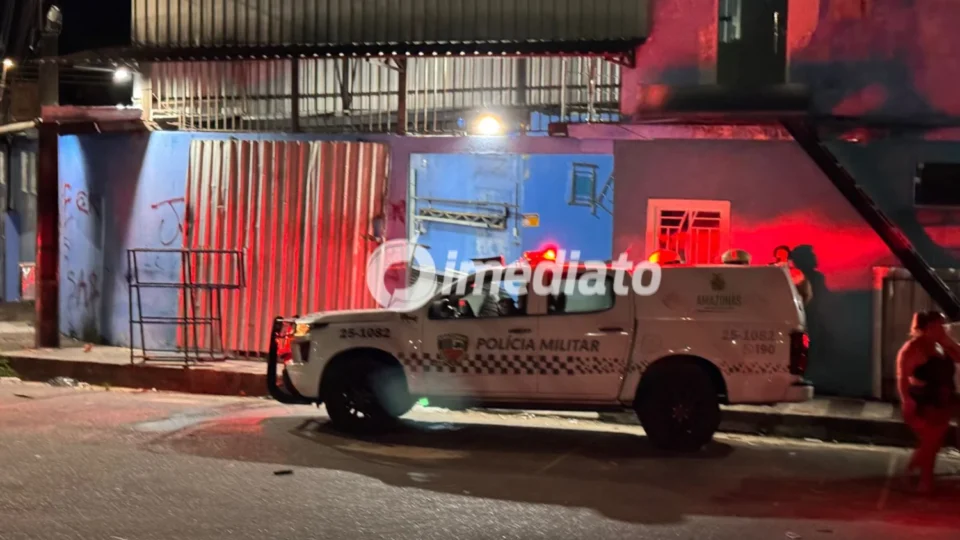 Familiares e moradores protestam e cobram justiça após denúncia de abuso contra menina de 12 anos no bairro Novo Aleixo, em Manaus