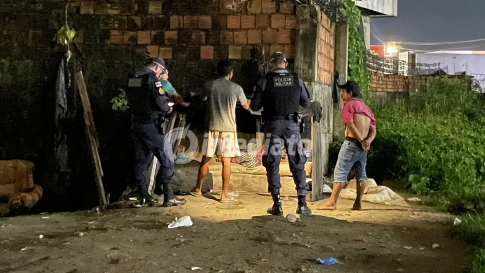 Polícia Militar faz incursão em área conhecida como ‘Cracolândia’ no bairro Jorge Teixeira, em Manaus