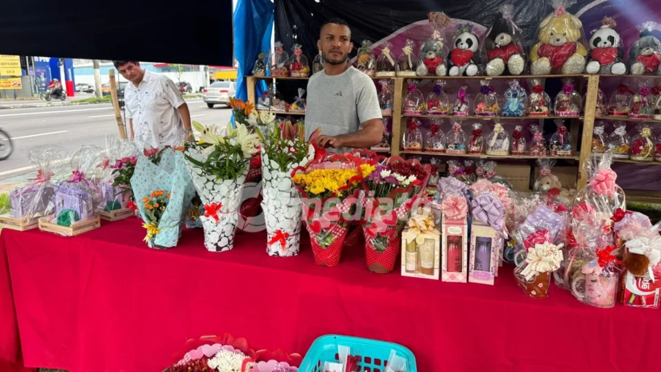 Barraca na Avenida Torquato Tapajós oferece opções de presentes a partir de R$ 20 para o Dia das Mulheres em Manaus