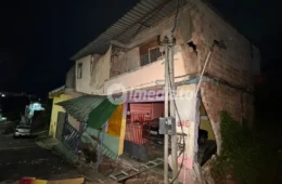 Casa desmorona após problema em rede de esgoto e idoso denuncia falta de resposta de autoridades em Manaus