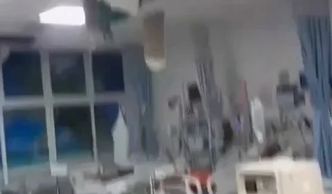 VÍDEO: paciente cai após forro ceder em hospital de Duque de Caxias, no RJ