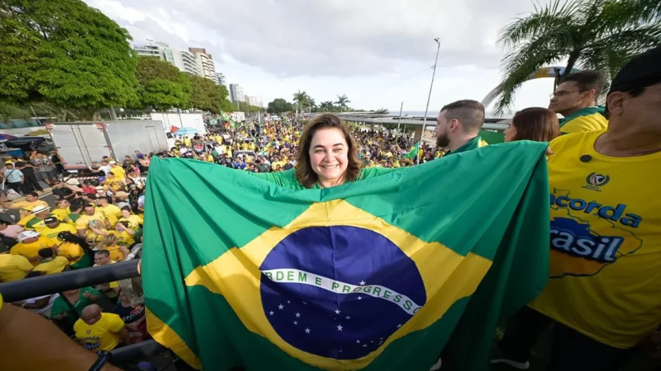 Professora Maria do Carmo chama amazonenses e brasileiros a fazerem parte da mudança em ato ‘Acorda, Brasil’