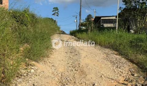 Moradores denunciam risco após escavações em terreno no Santa Etelvina, em Manaus