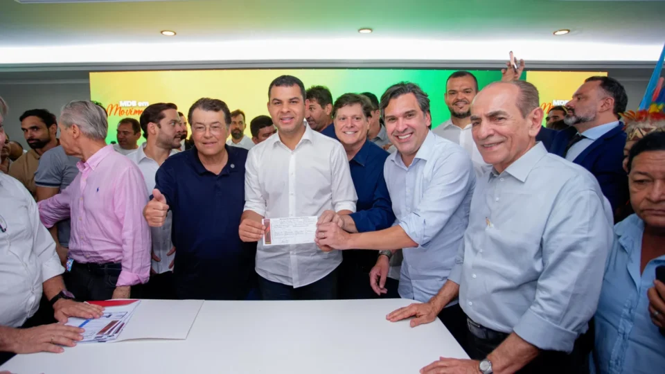 Saullo Vianna oficializa filiação ao MDB em ato com lideranças nacionais e estaduais