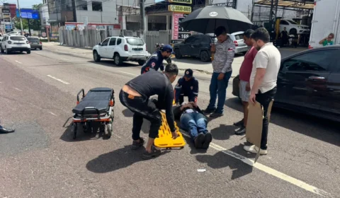Pedestre é atropelado na faixa e fica ferido na avenida Djalma Batista, em Manaus