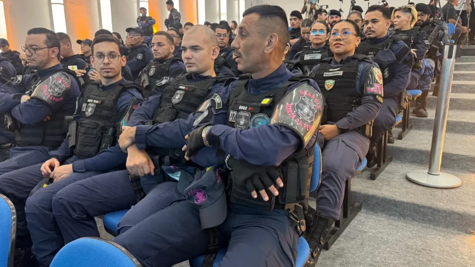 Prefeito apresenta nova comandante da Guarda Municipal durante formatura da Guardiã Maria da Penha em Manaus