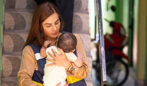 Deputada acompanha caso de bebê que nasceu em borracharia e está sem registro civil em Manaus