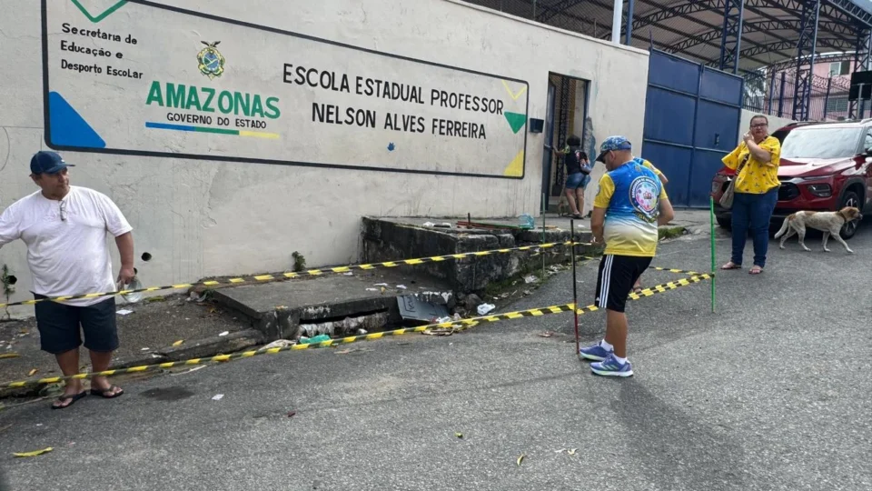 Moradores denunciam risco de desabamento em calçada no bairro Betânia