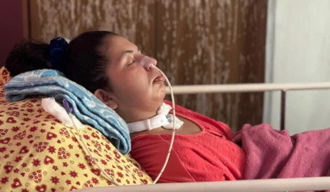 Mãe enfrenta complicações após parto e família pede ajuda