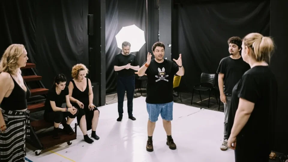 Espetáculo inspirado em “Romeu e Julieta” e na rivalidade dos bois de Parintins estreia no Teatro Amazonas