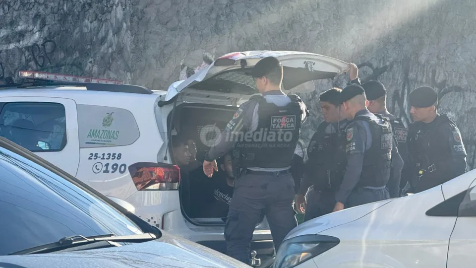 Três suspeitos de cometer arrastões são capturados com arma no bairro Adrianópolis, em Manaus