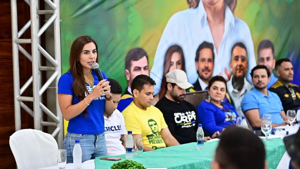 Deputada Débora Menezes participa de agenda do PL em Maués