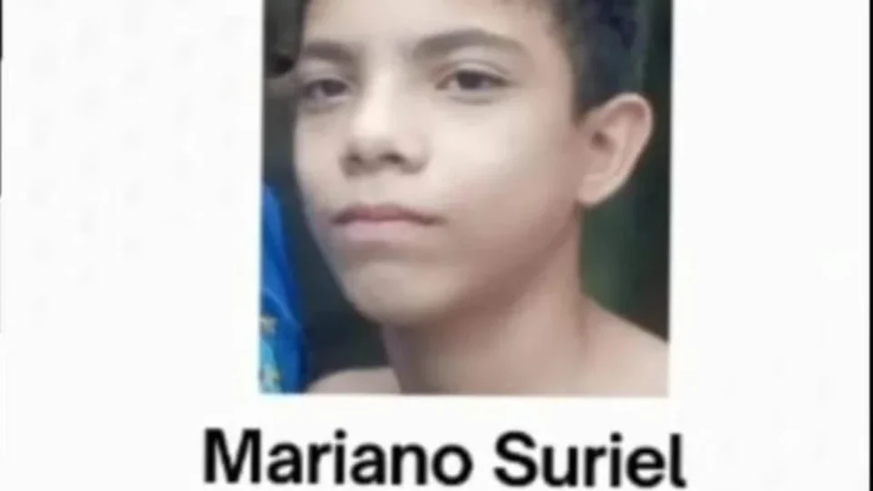 Adolescente sai para escola e desaparece em Manaus; mãe pede ajuda para encontrá-lo