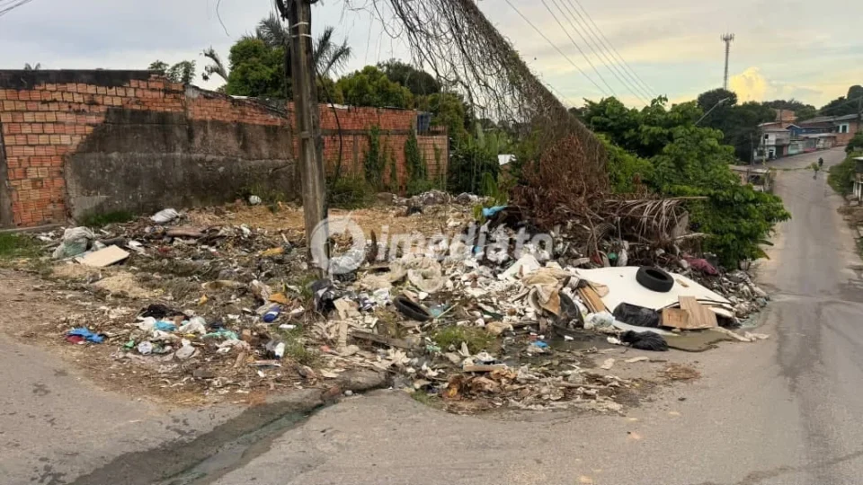 Moradores denunciam lixeira viciada e acúmulo de entulho em avenida do Jorge Teixeira, em Manaus