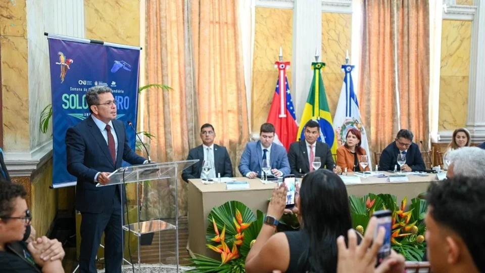 Vice-governador Tadeu de Souza reforça parceria com Judiciário para a regularização fundiária no Amazonas