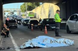 Jovem morre após grave acidente de moto no viaduto da Darcy Vargas