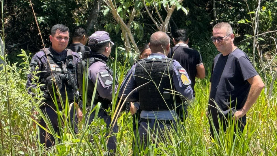 Corpo de homem é achado amarrado em área de mata em Manaus