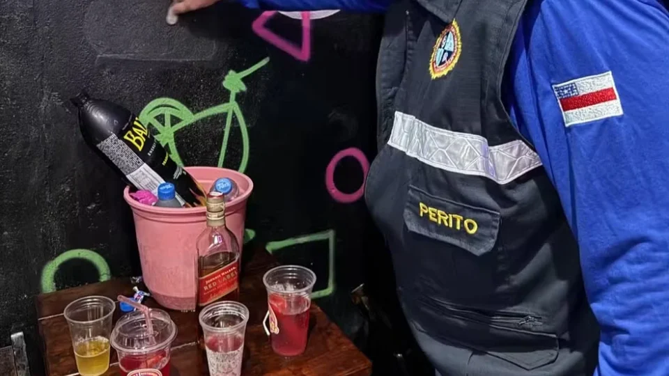 Fiscalização em adegas de Manaus termina com cinco presos e 17 adolescentes acolhidos