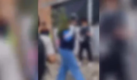 VÍDEO: aluna de 13 anos sofre bullying e é agredida com ovos e lixo em Manaus