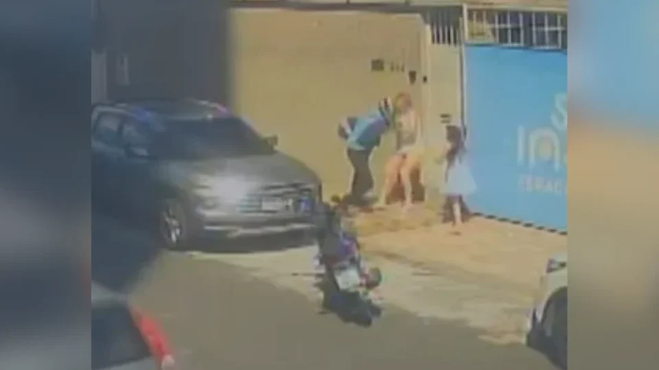 VÍDEO: mulher perde três dentes após ser agredida durante assalto na frente da filha em Manaus