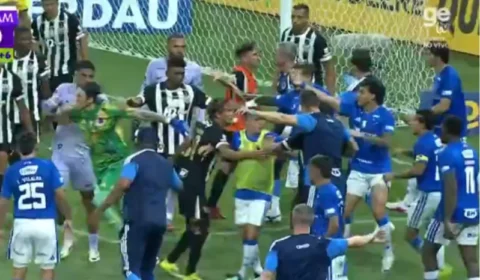 Final entre Cruzeiro e Atlético-MG tem pancadaria e 23 expulsos