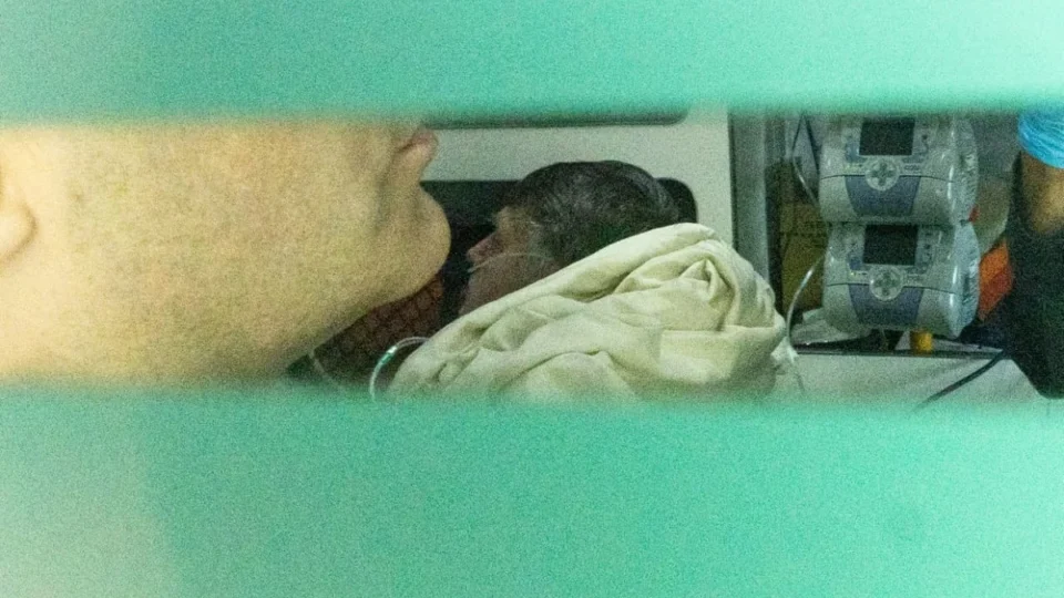 Bolsonaro é internado em Brasília após diagnóstico de broncopneumonia