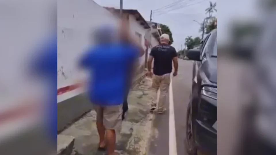 VÍDEO: Idoso é preso por abusar de criança de 10 anos enquanto ela brincava em praça no Amazonas 