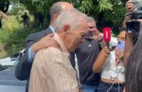 Desembargador aposentado condenado por estuprar a própria neta é preso após se entregar à polícia em Manaus