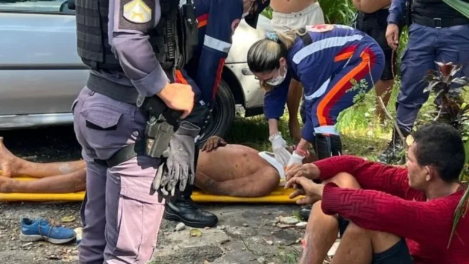 VEJA VÍDEO: dupla é espancada após tentar assaltar mulher na zona leste