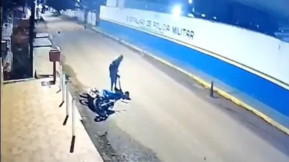 Homem é preso após agredir esposa depois de acidente em Porto Velho