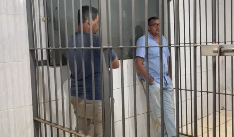 Dupla é presa com arsenal de armas em ação da PM e Polícia Penal