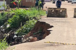 Erosão ameaça única via e moradores cobram solução urgente em Porto Velho