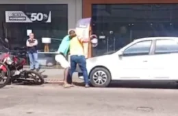 Confusão e agressões após colisão entre moto por aplicativo e carro em Castanhal