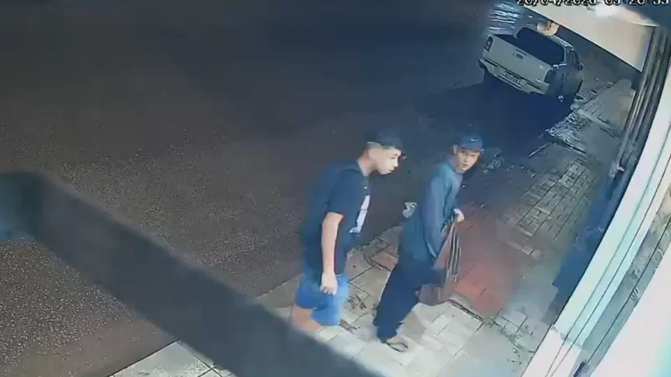 Criminosos arrombam loja e furtam mercadorias na Avenida Calama em Porto Velho