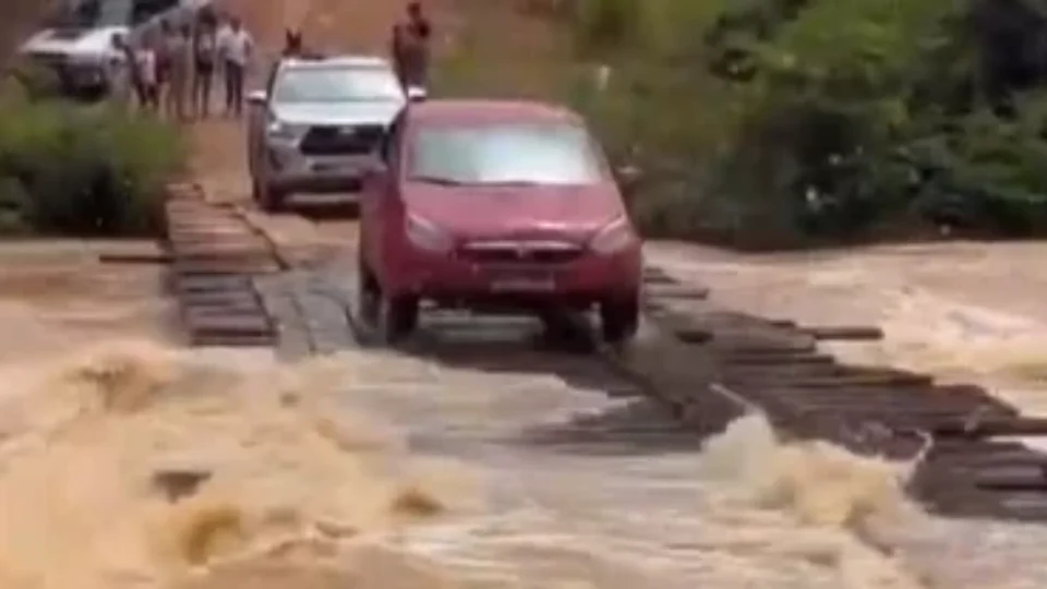 Chuvas intensas provocam enxurradas em Medicilândia.
