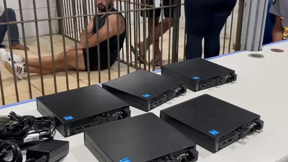 Vigilante é preso ao tentar vender computadores furtados da Semusa em Porto Velho